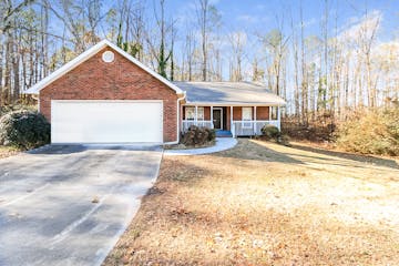 340 Sharon Dr Fayetteville, GA 30214